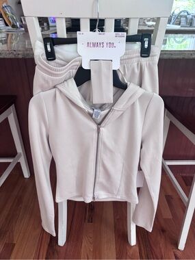 “Always You” Cream 3 piece matching set NWT